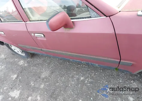 1988 Ford Escort Gl z USA, uszkodzony, nr VIN 1FAPP2599JW197669